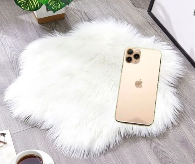 Petit tapis à poils longs en fourrure , 35 x 35 cm