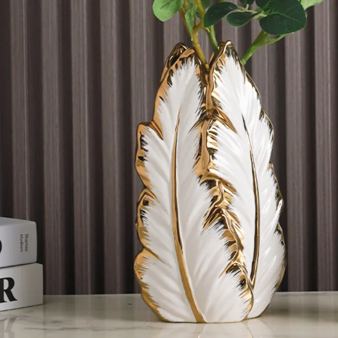 Vases haut de gamme en céramique peints en or