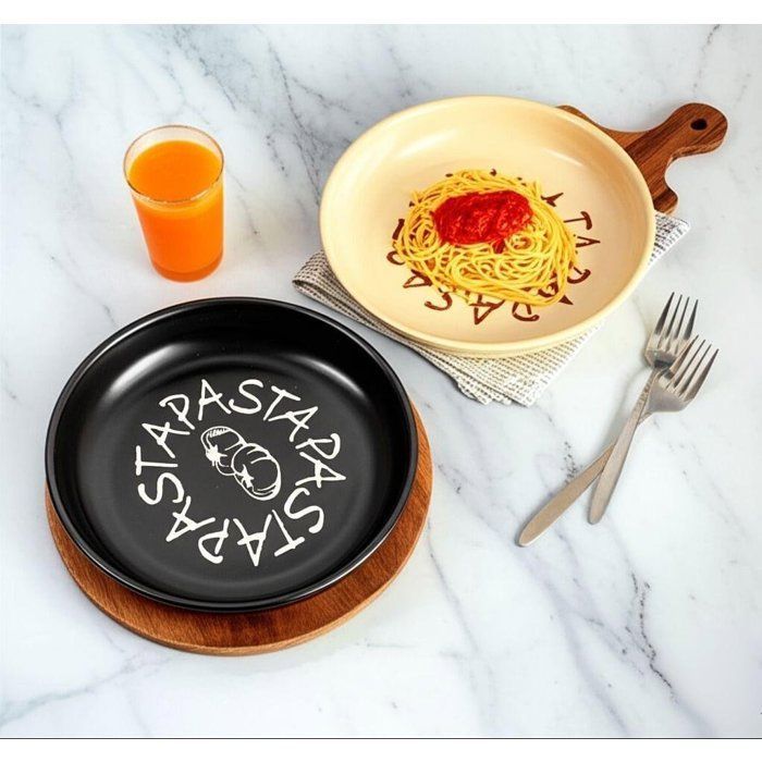 Image de Assiette creuse vintage en couleur NOIR – Vaisselle artisanale faite main pour les passionnés de cuisine