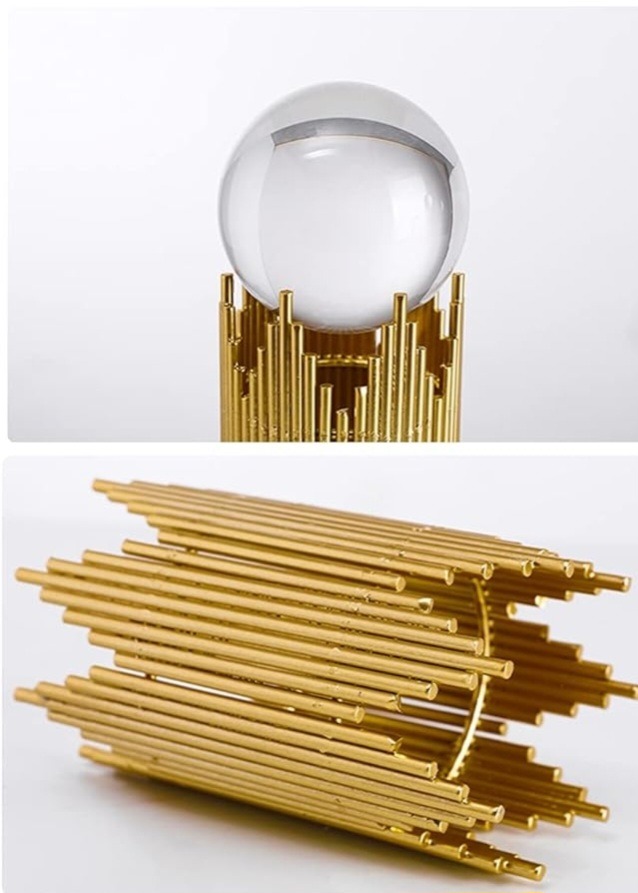 Boule de cristal moderne abstrait avec support en fer doré