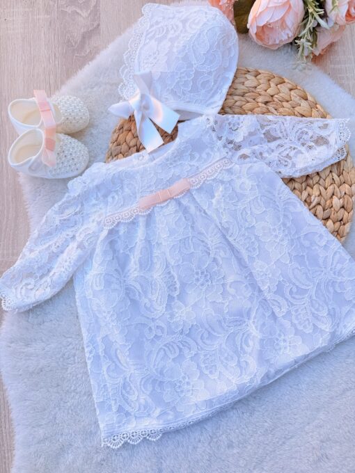 Coffret Cadeau Élégance : Robe 0-6mois Dentelle Chaussons Strass et Bonnet Assorti