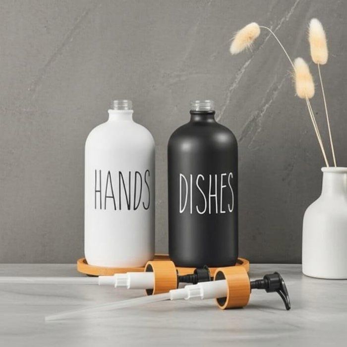Ensemble de 2 distributeurs savon mains &amp; liquide vaisselle – Verre mat blanc &amp; noir, pompes bambou et plateau en bois