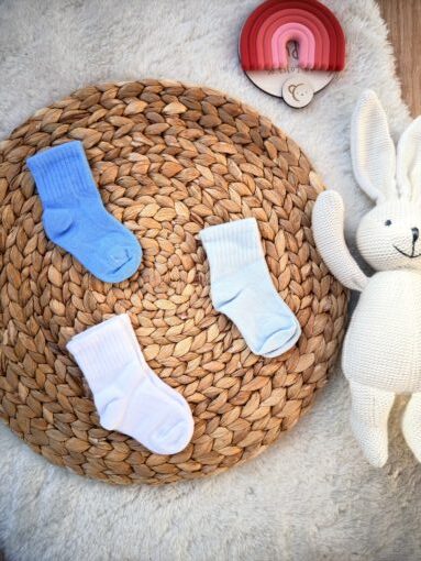 Lot 3 chaussettes bébé 0-6mois – pour des petits pieds soignées