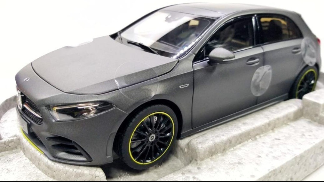 Miniature voiture de collection MERCEDES-BENZ norev Échelle 1/18