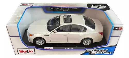 Miniature voiture de collection BMW M5 Échelle 1/18 couleur blanche maisto