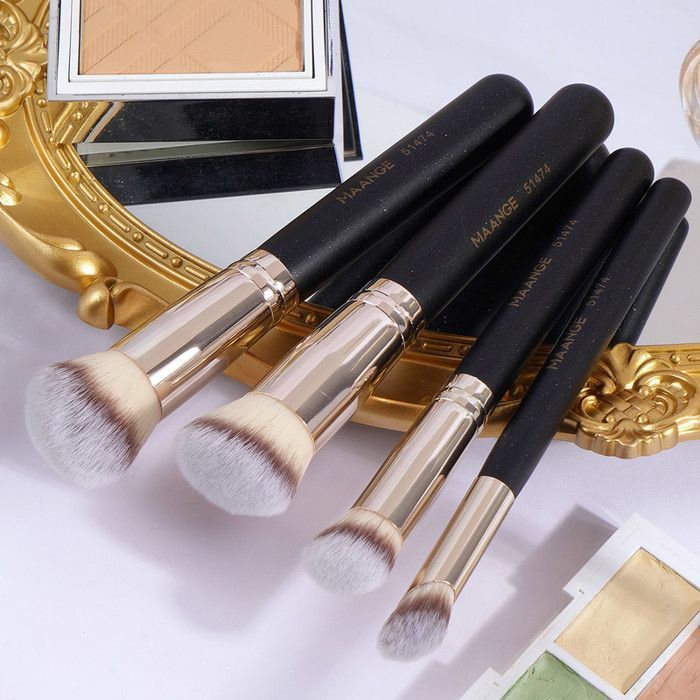 Image de Pinceaux de maquillage - MAANGE - Set de 4 - Poignée en bois - Fibres synthétiques - Doux et portable - Unbranded