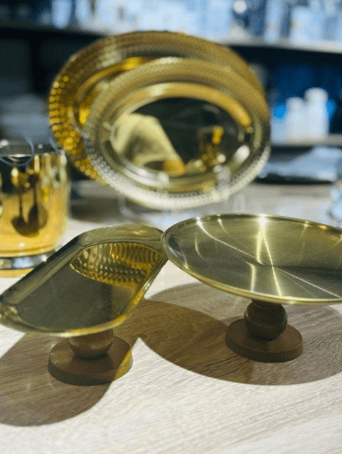 Plat de présentation -à gâteaux -en acier inoxidable-a pied en bambou 23/9.5/9cm