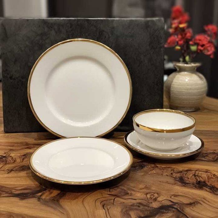Image de SERVICE DE TABLE 24 PIÈCES DÉTAILS DORE EN PORCELAINE FINE - Unbranded