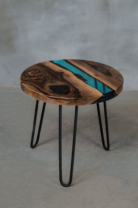 Table en Époxy et Bois de Noyer