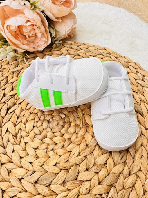 Baskets pour bébé coloris au choix