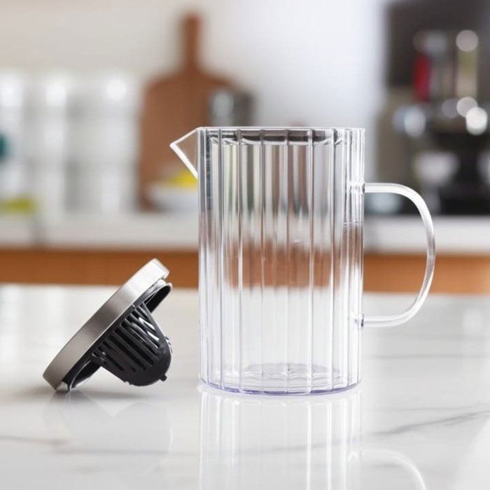 Carafe ou pichet à eau ou jus en verre cannelé avec un couvercle en acier inoxydable,pour eau ou jus.1L