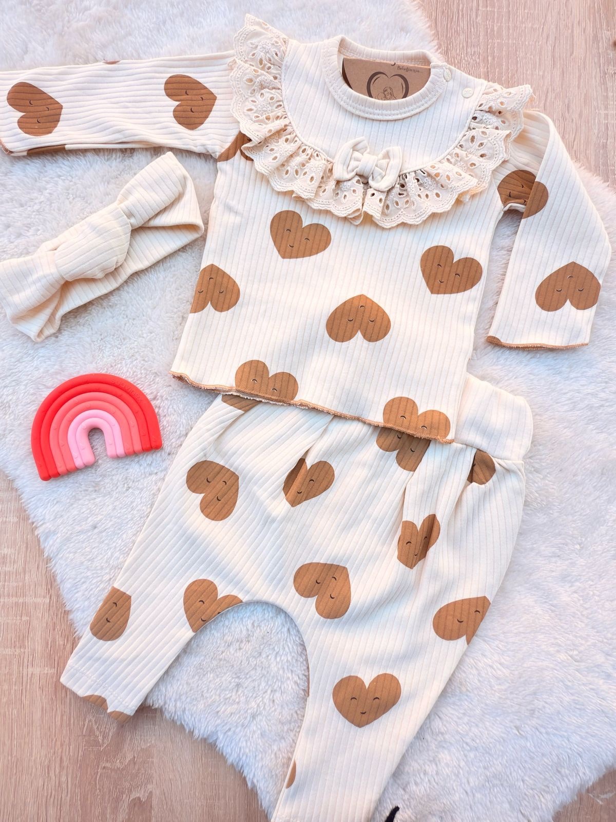 Douceur et style pour votre princesse : Tenue 3 pièces en coton organique