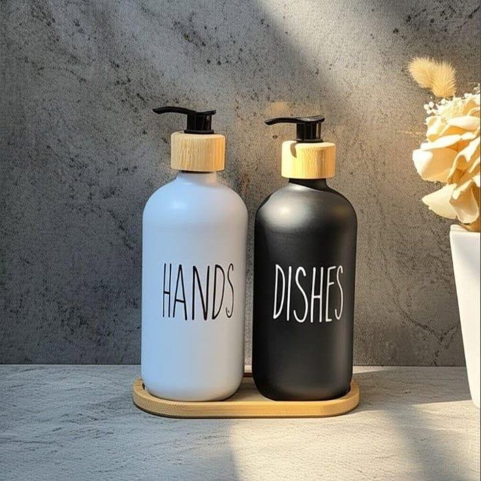Ensemble de 2 distributeurs savon mains &amp; liquide vaisselle – Verre mat blanc &amp; noir, pompes bambou et plateau en bois