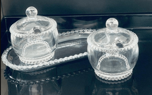 PLATEAU AVEC 2 BONBONIERES EN CRISTA PLAT REC MOD SIMPLE cristal , noble