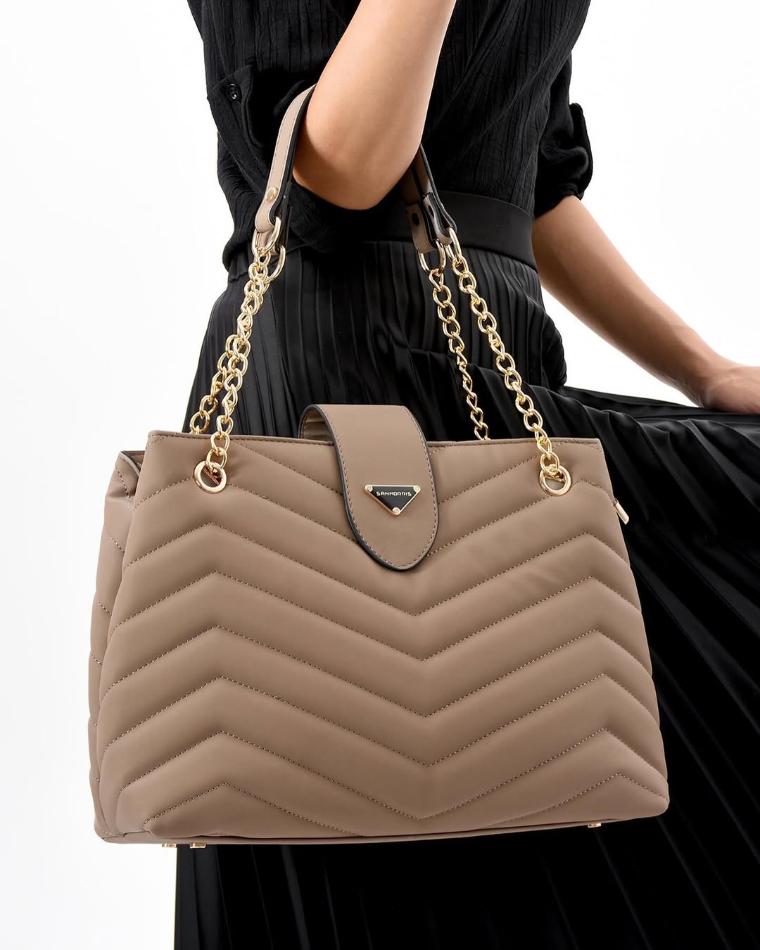 Sac à main élégant avec bandoulière : l’accessoire indispensable pour une allure chic et pratique